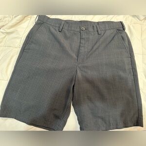Izod Golf Men's Charcoal Checkered Shorts waist 33